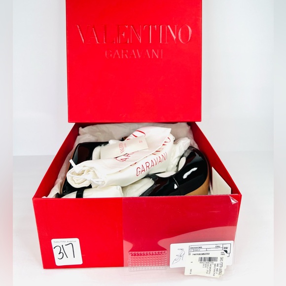 Valentino Garavani Ankle Strap Mary Jane Studded Patent Pumps Size EU 39.5 - Picture 3 of 13